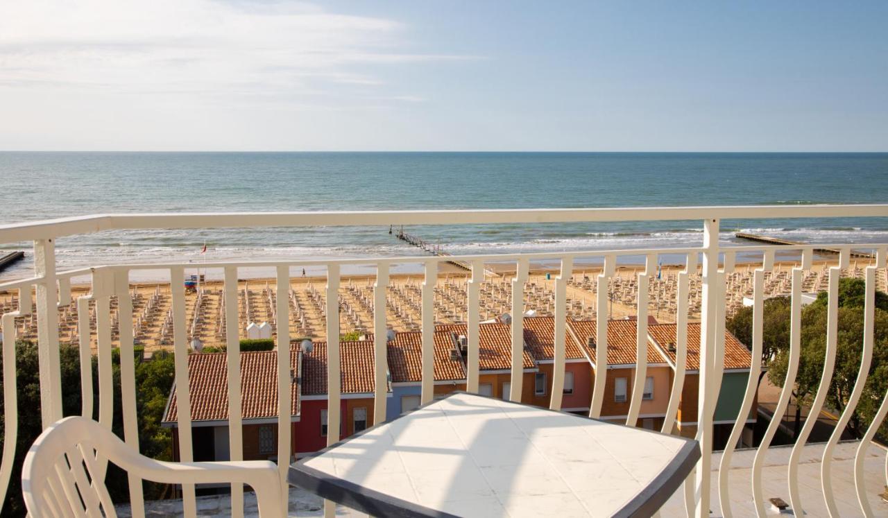 Hotel Nember Lido di Jesolo Exteriör bild