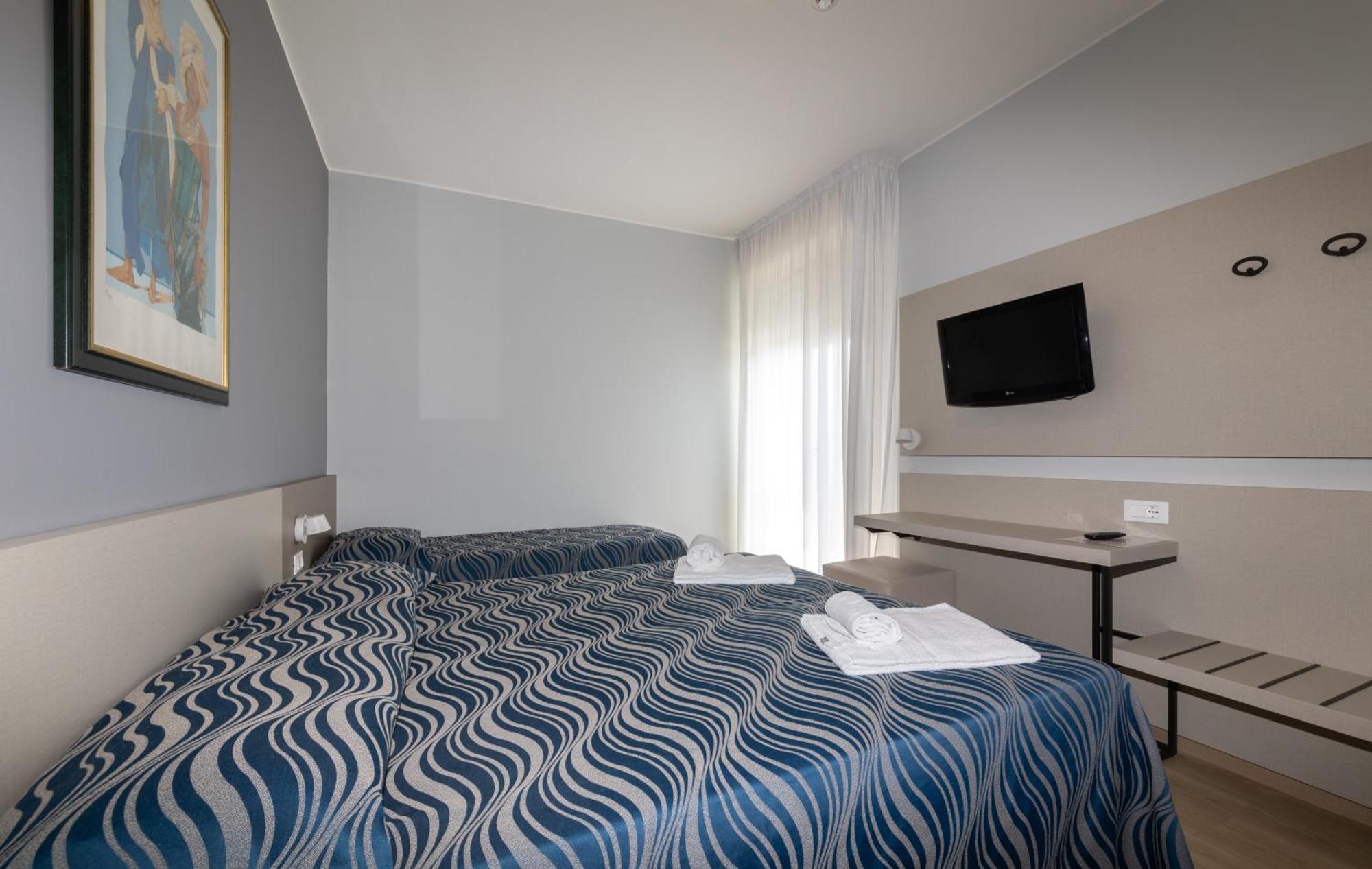 Hotel Nember Lido di Jesolo Exteriör bild
