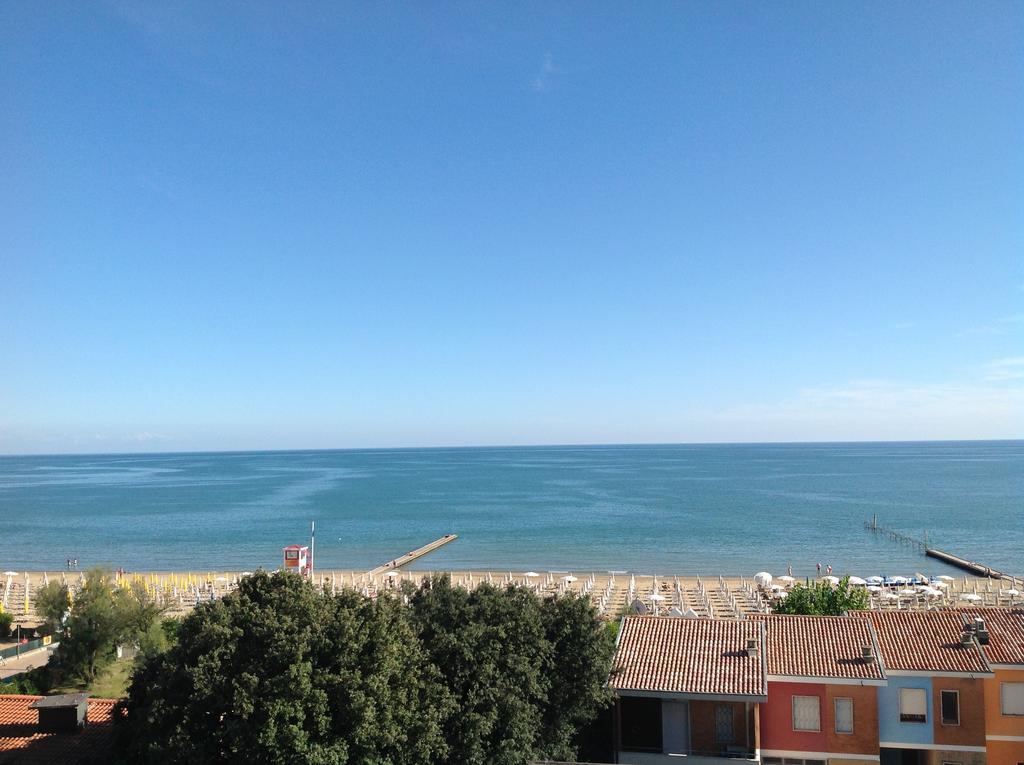 Hotel Nember Lido di Jesolo Exteriör bild