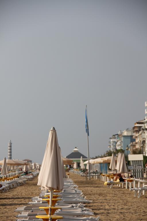Hotel Nember Lido di Jesolo Exteriör bild