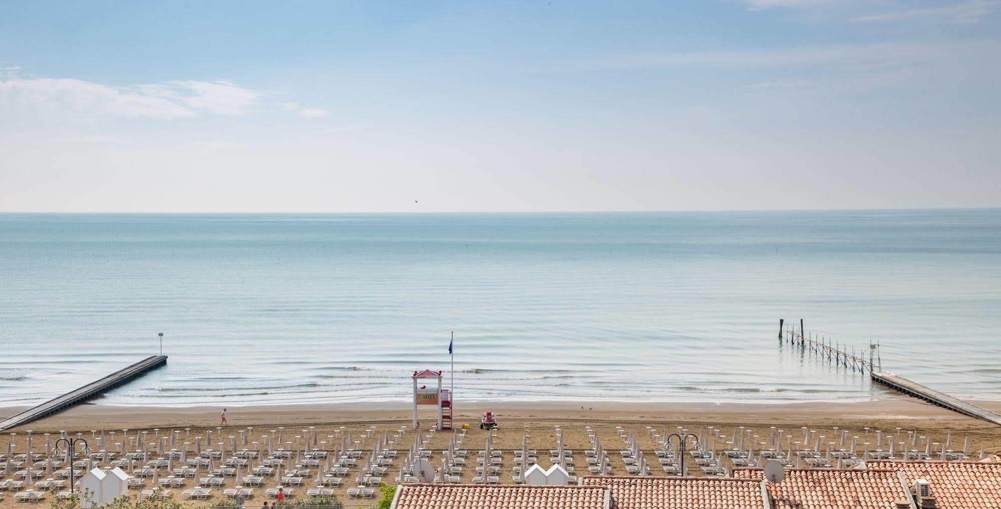 Hotel Nember Lido di Jesolo Exteriör bild