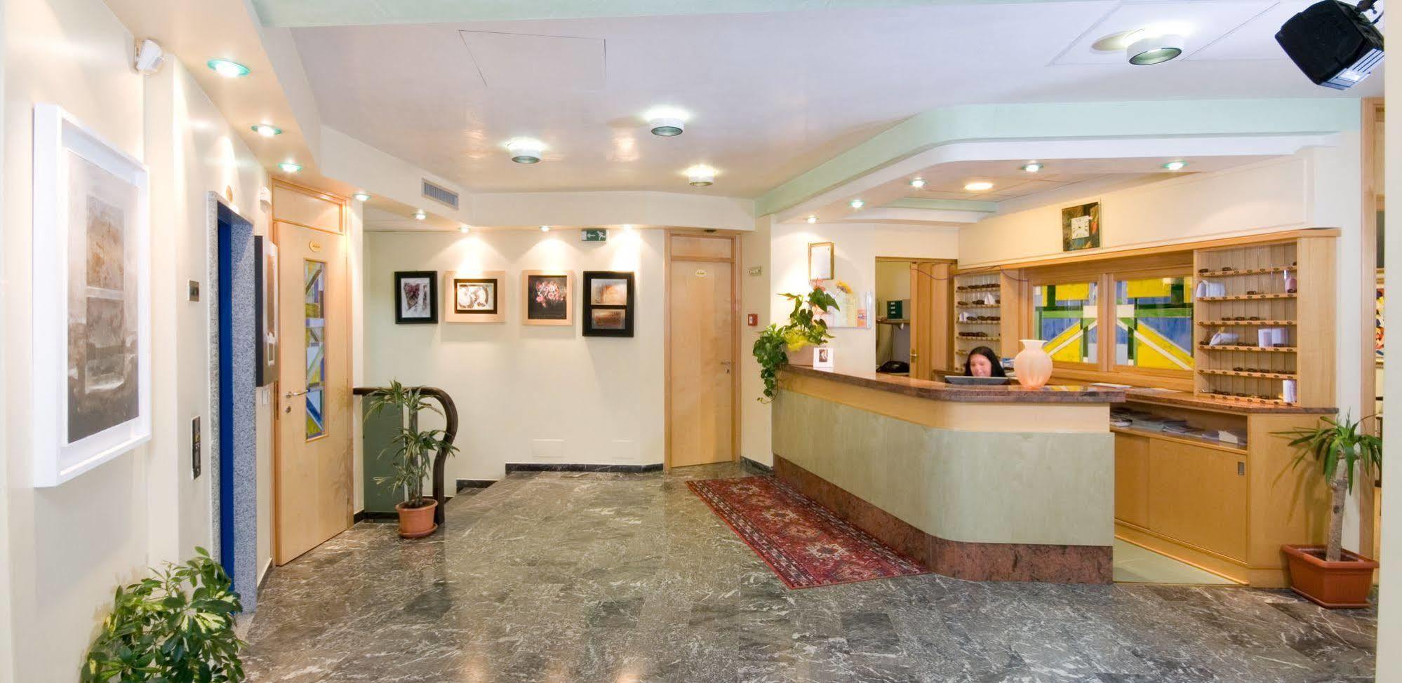 Hotel Nember Lido di Jesolo Exteriör bild
