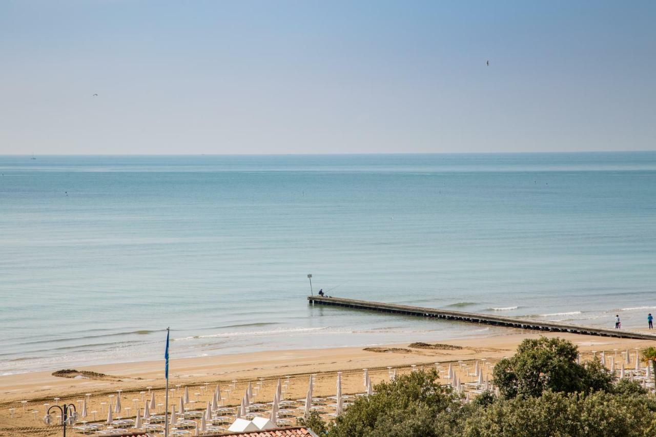 Hotel Nember Lido di Jesolo Exteriör bild